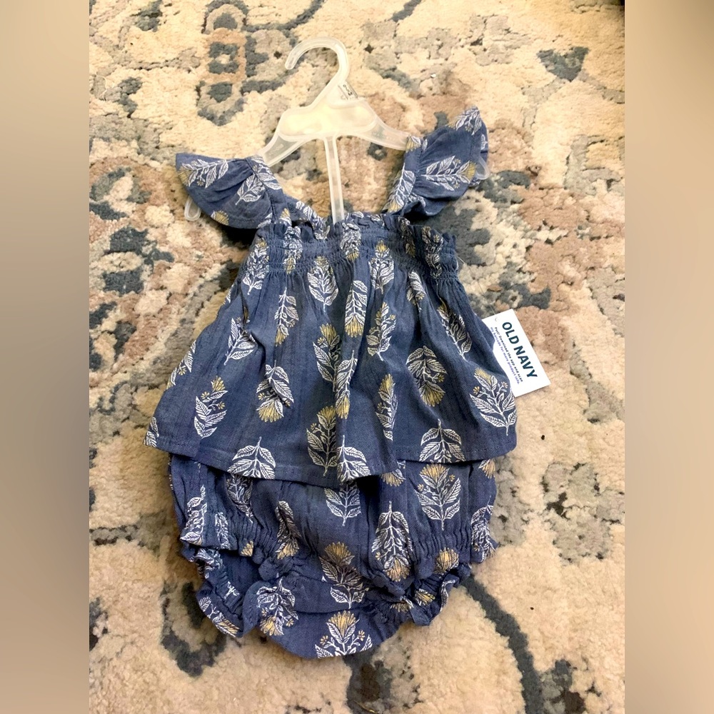 Baby girls 2 piece outfit